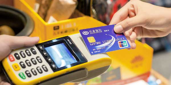 POS机办理使用一段时间被调价了是正常的吗？